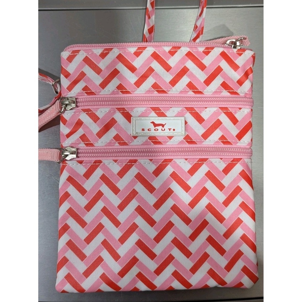 Scout Sally Go Lightly Crossbody Bag Pink White Chevron Zippers Water Resistant